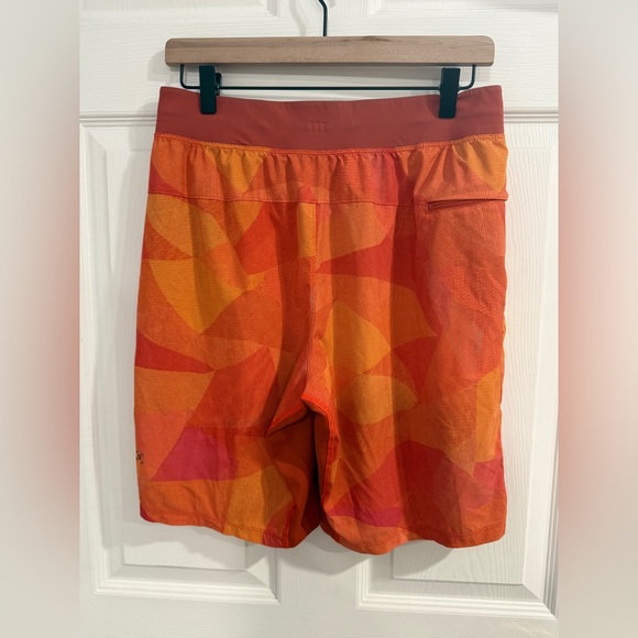 Lululemon Men’s Pace Breaker Shorts Orange Geometric Print Size M - Picture 6 of 12
